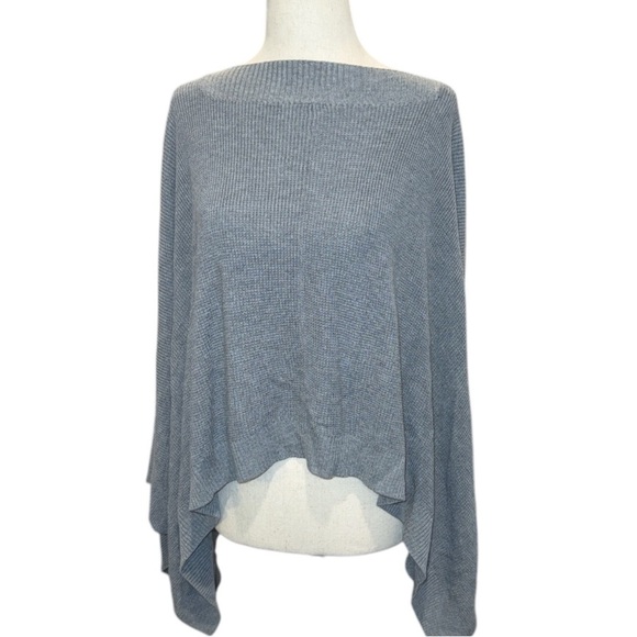 LULULEMON Forward Flow Poncho Gray Cashmere Blend
Oversized Sweater - Picture 5 of 9